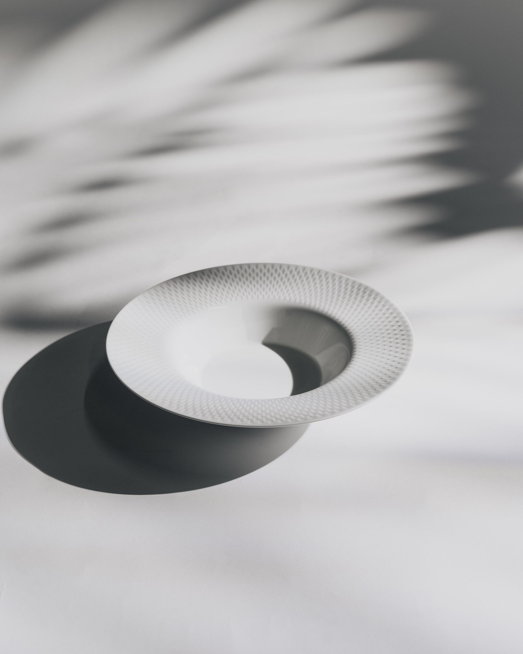 Teller tief Reflections